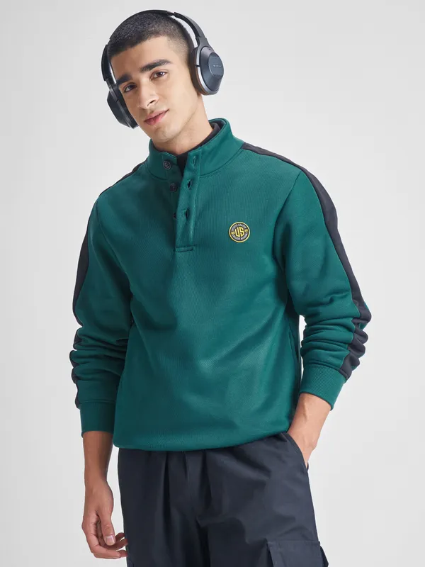 Men Solid Sweatshirt