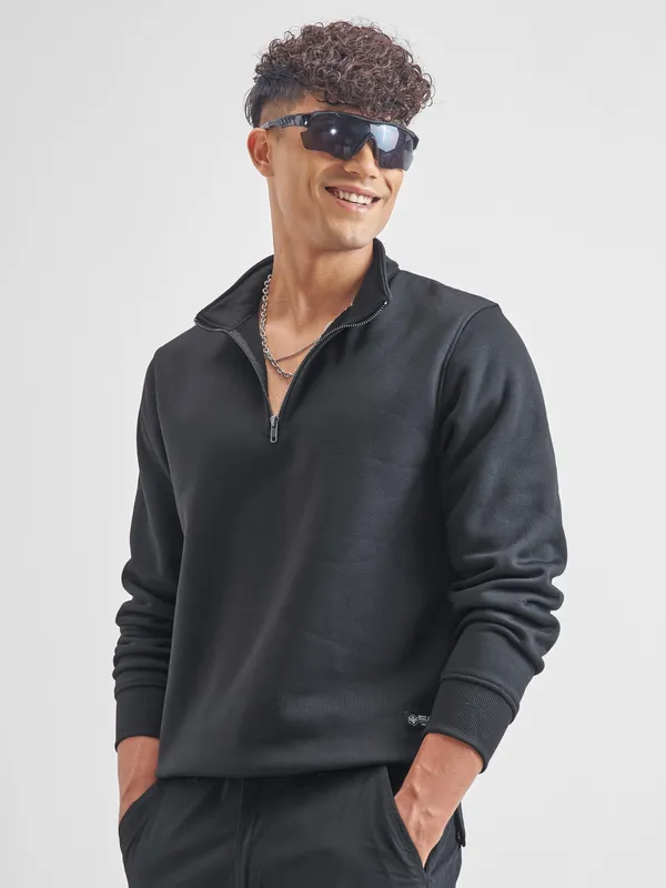 Men Solid Sweatshirt