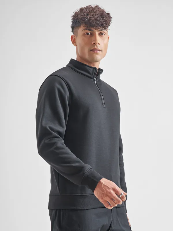 Men Solid Sweatshirt