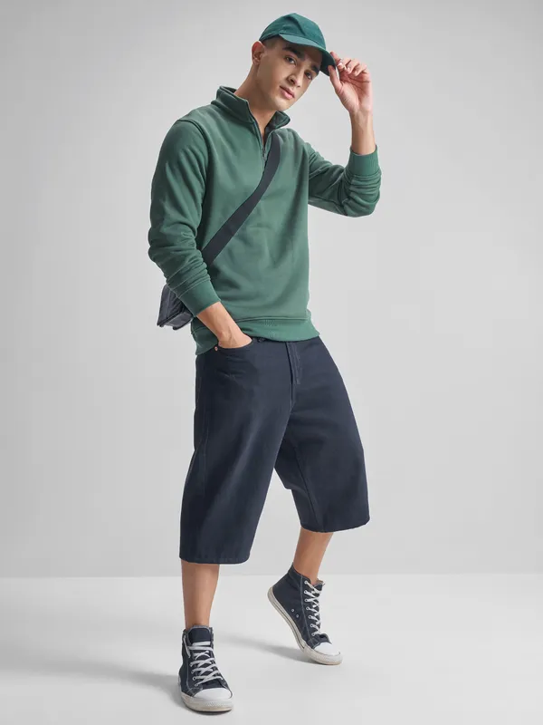 Men Solid Sweatshirt