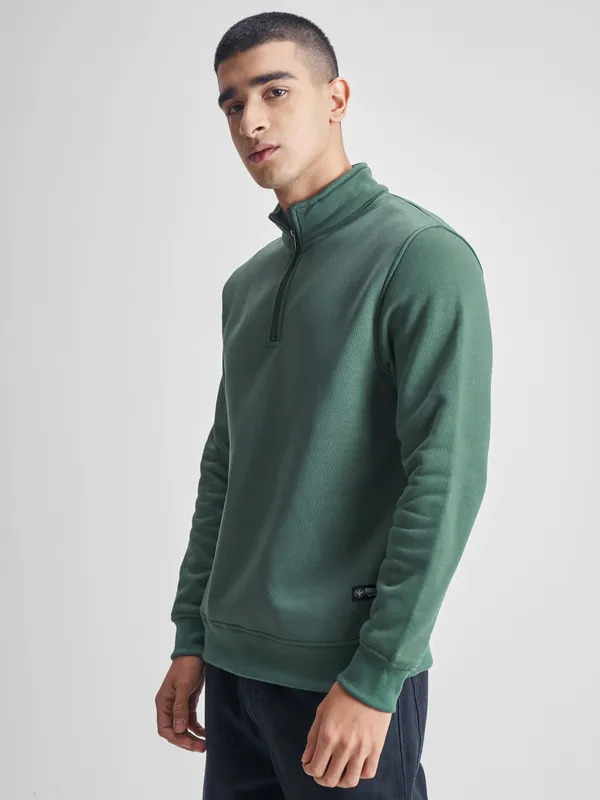 Men Solid Sweatshirt