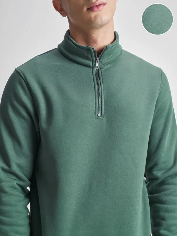 Men Solid Sweatshirt