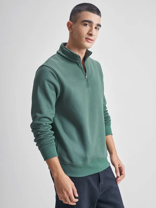 Men Solid Sweatshirt