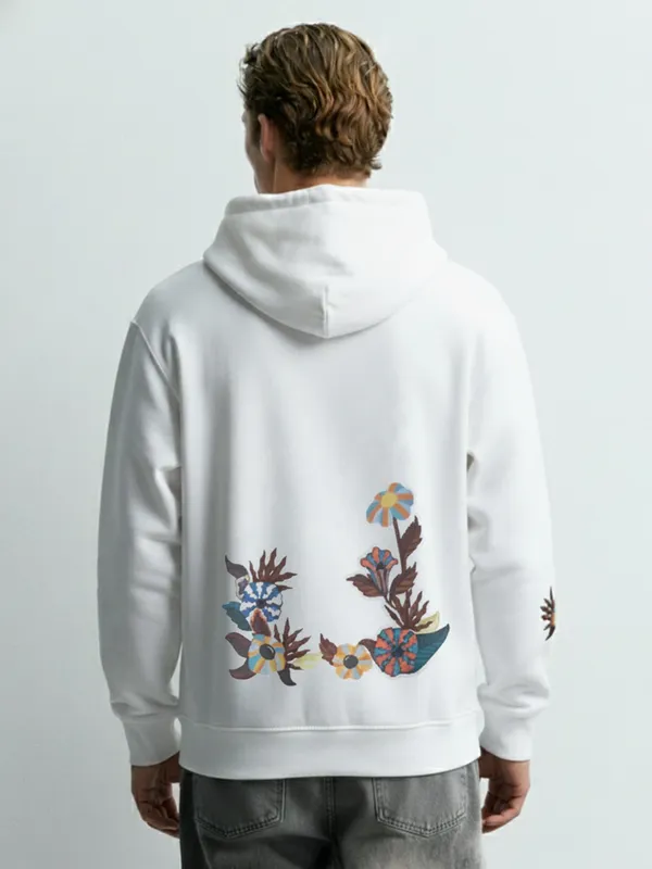 Highlander Men White Hooded Pullover Sweatshirt