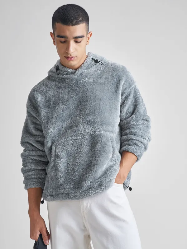 Men Solid Sweatshirt