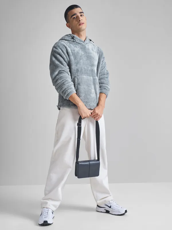 Men Solid Sweatshirt