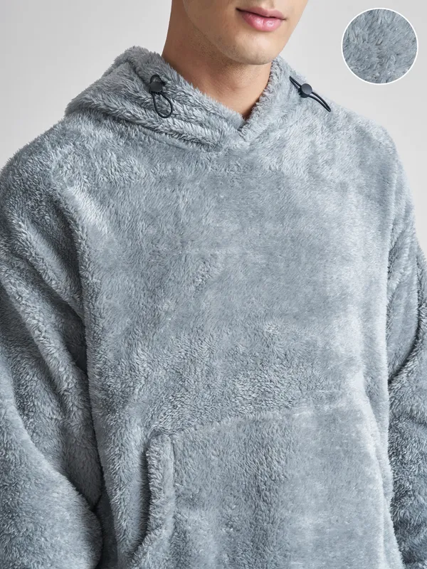 Men Solid Sweatshirt