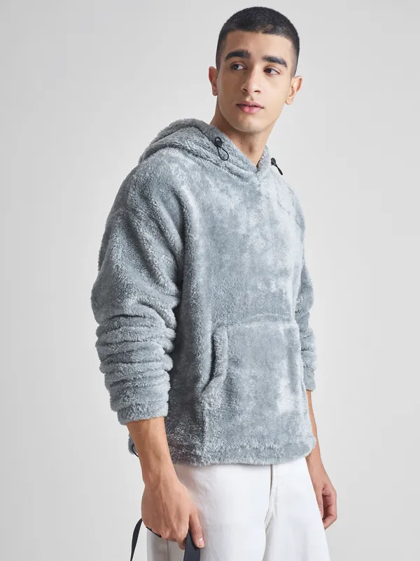 Men Solid Sweatshirt