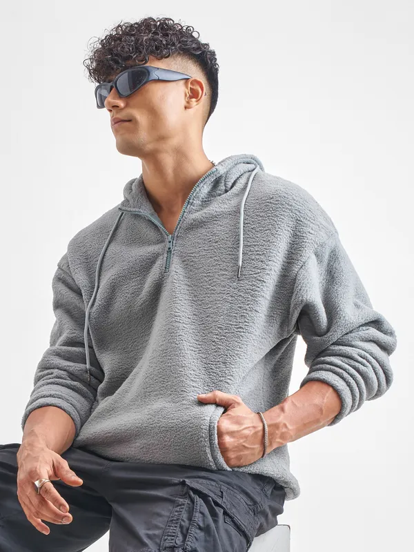 Men Solid Sweatshirt