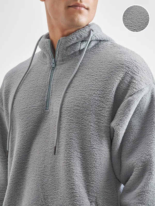 Men Solid Sweatshirt