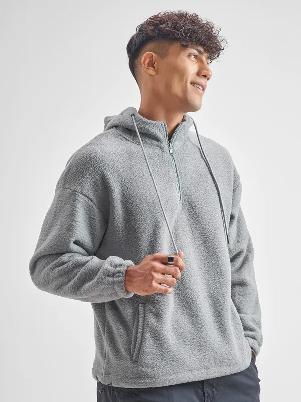 Men Solid Sweatshirt