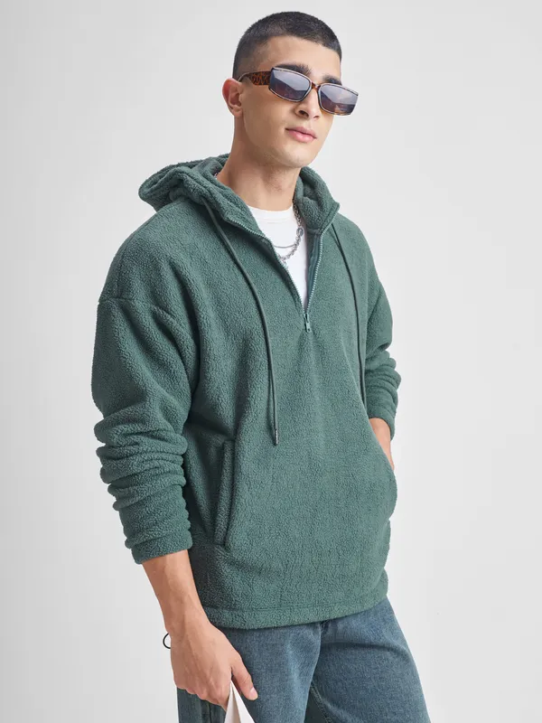 Men Solid Sweatshirt