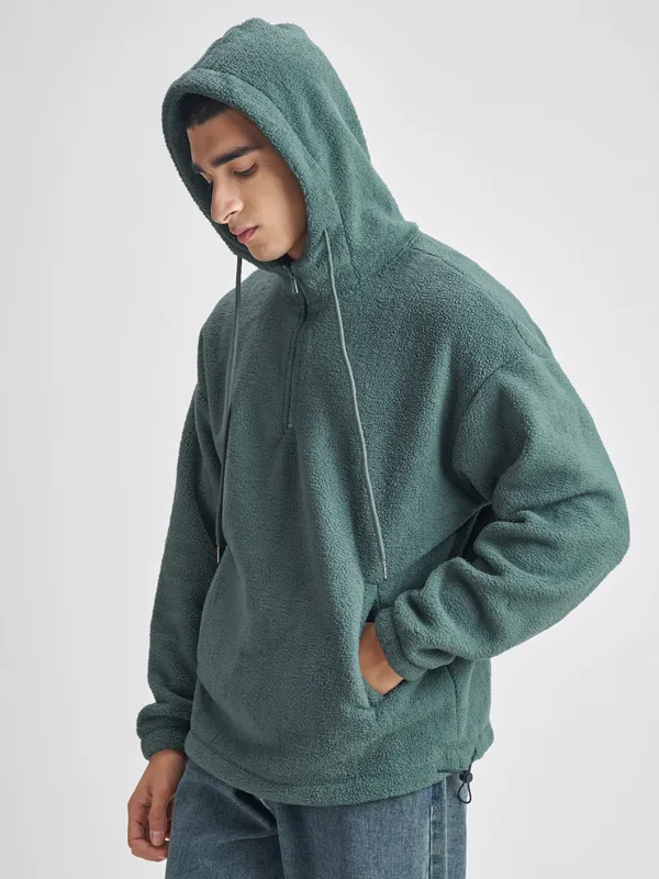 Men Solid Sweatshirt