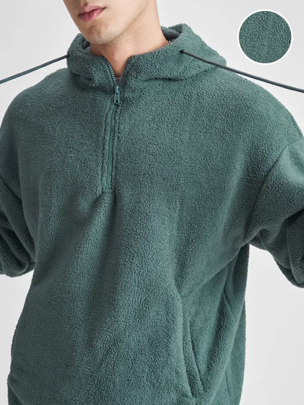 Men Solid Sweatshirt