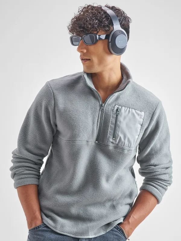 Men Solid Sweatshirt