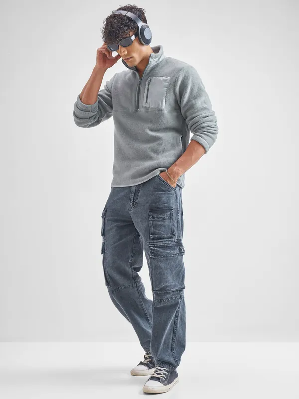 Men Solid Sweatshirt