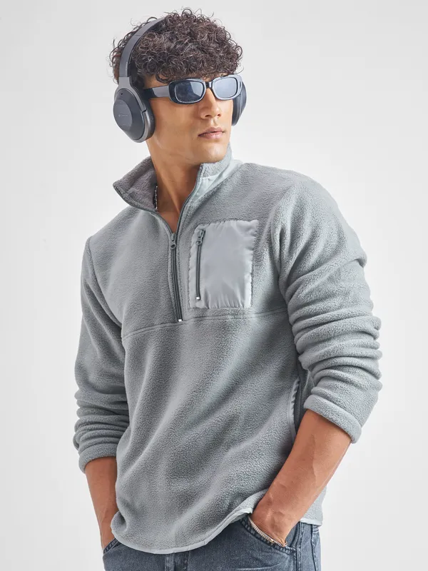 Men Solid Sweatshirt