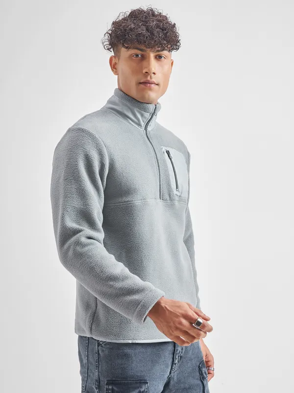 Men Solid Sweatshirt