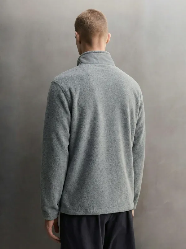 Men Solid Sweatshirt