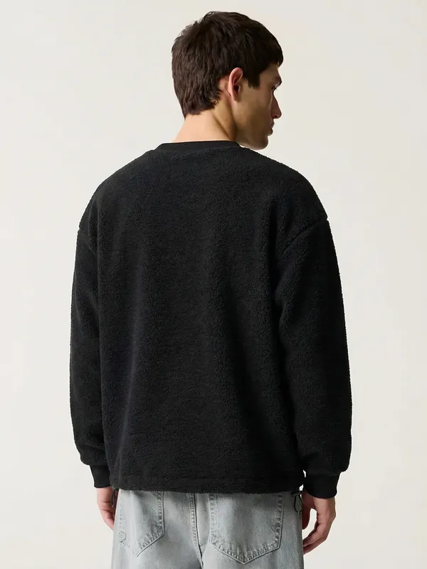 Men Solid Sweatshirt