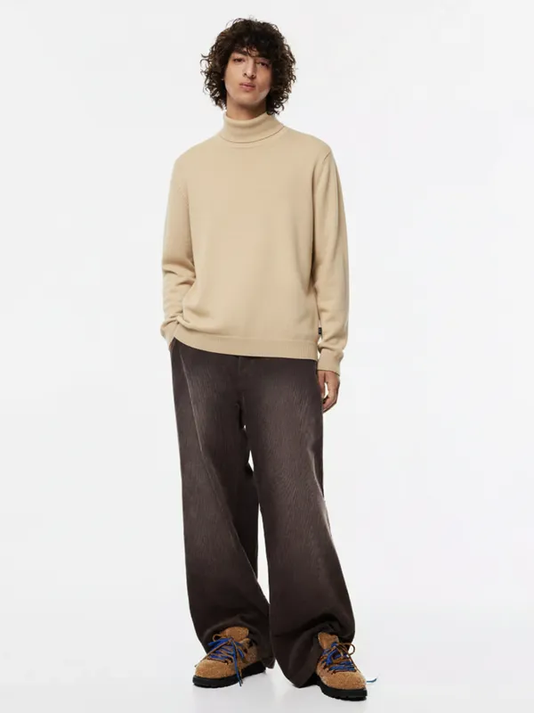 Highlander Men Beige Turtle Neck Pullover Sweater