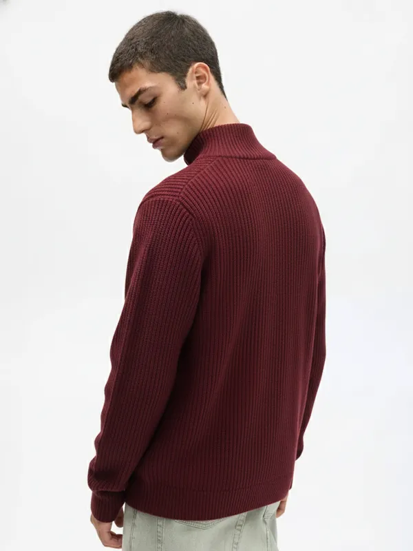 Men Solid Sweater