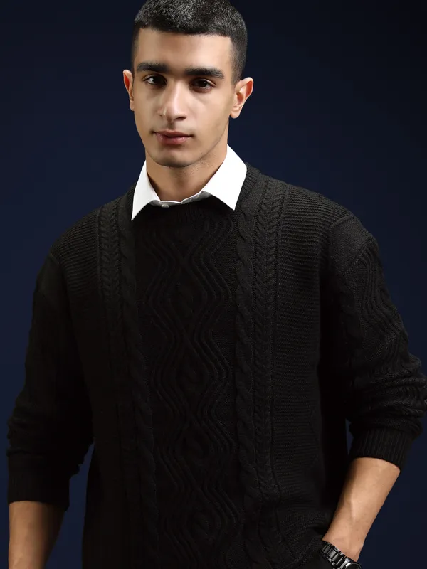 Highlander Men Black Round Neck Pullover Sweater