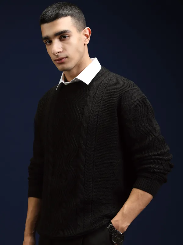 Highlander Men Black Round Neck Pullover Sweater