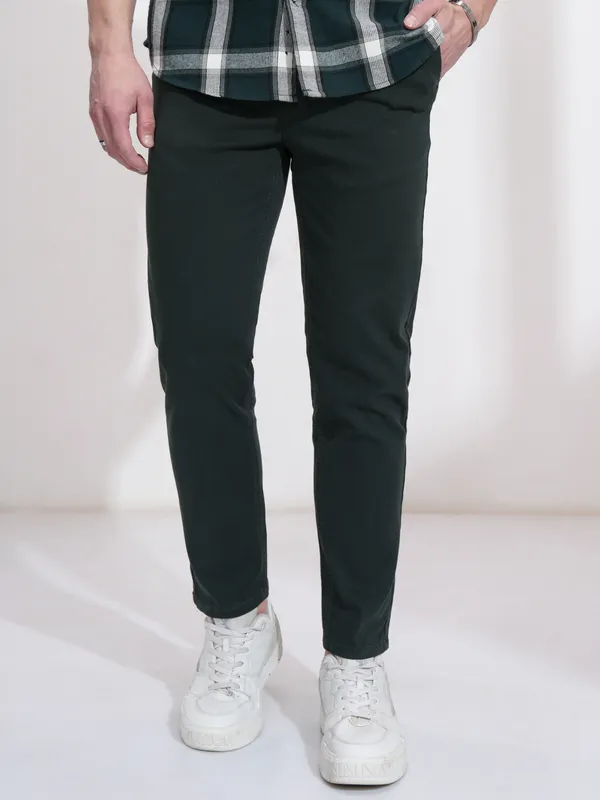  Highlander Men Green Tapered Fit Solid Casual Trousers