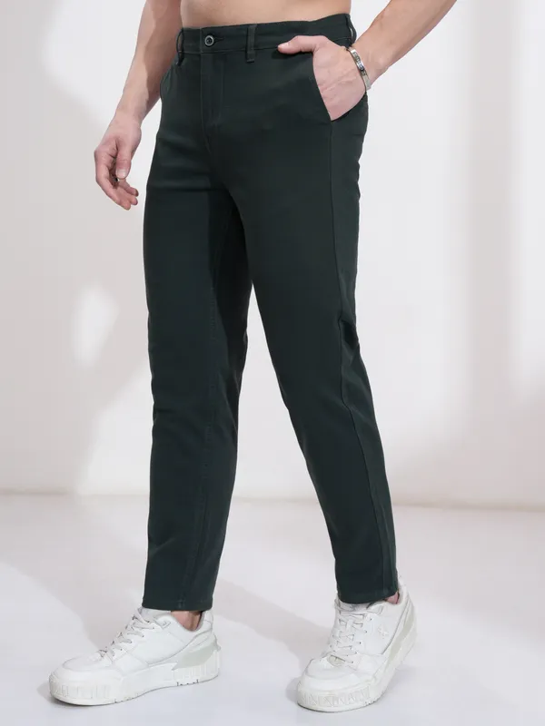  Highlander Men Green Tapered Fit Solid Casual Trousers