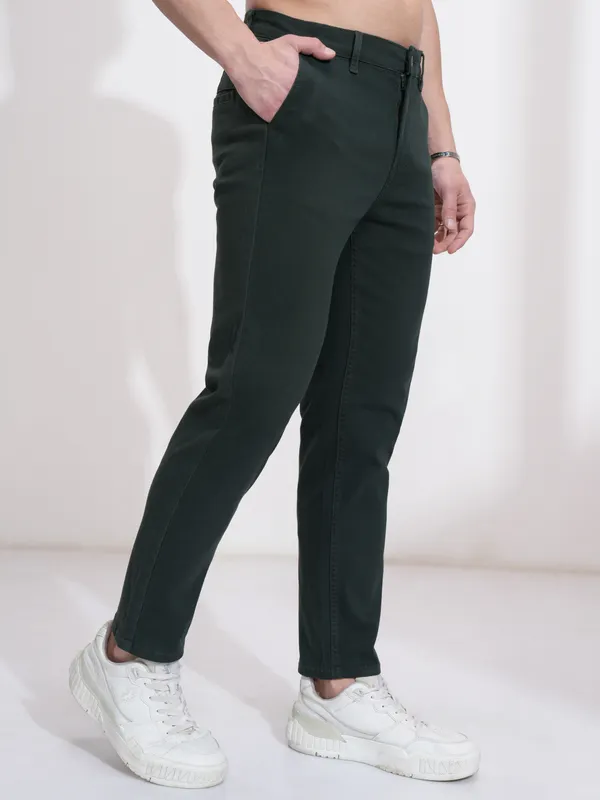  Highlander Men Green Tapered Fit Solid Casual Trousers