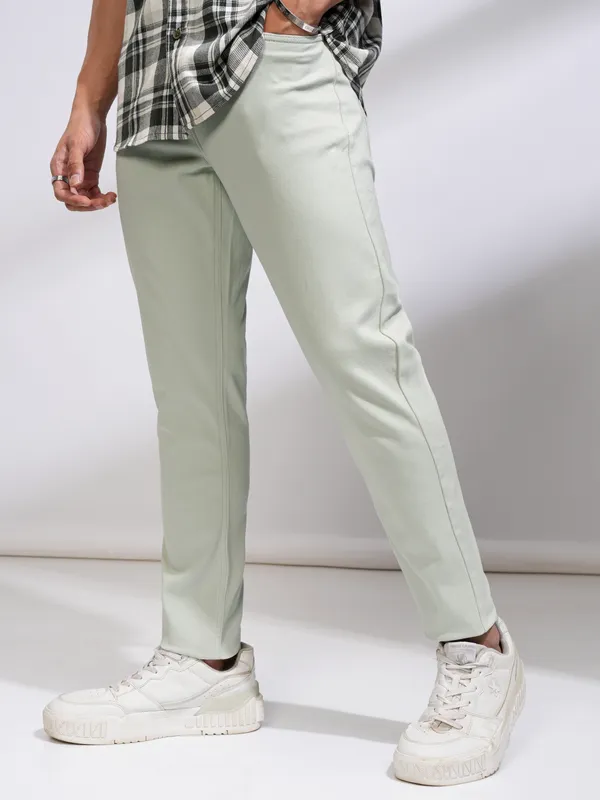  Highlander Men Green Tapered Fit Solid Casual Trousers