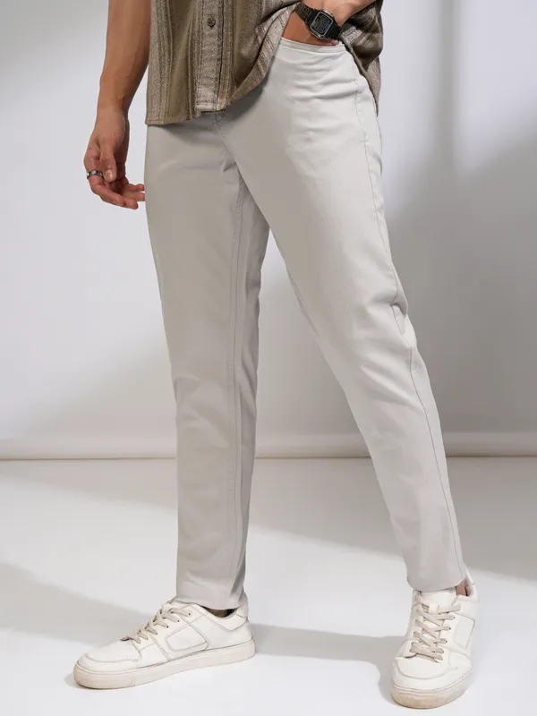  Highlander Men Grey Tapered Fit Solid Casual Trousers