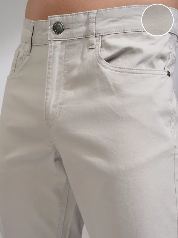  Highlander Men Grey Tapered Fit Solid Casual Trousers