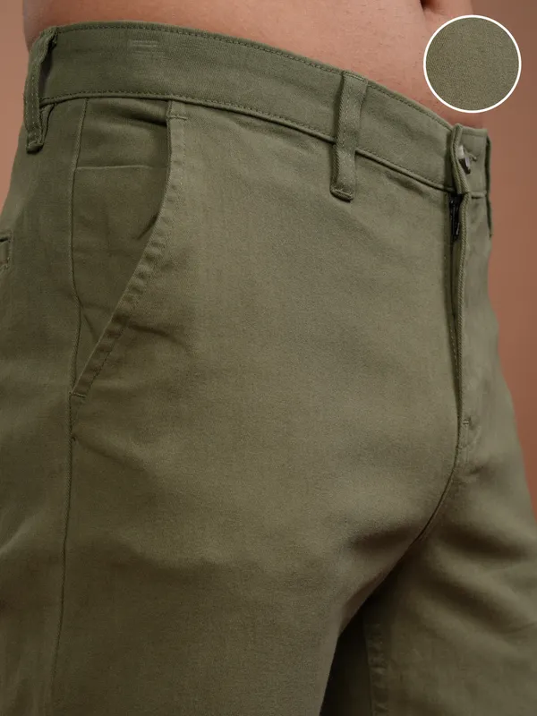  Highlander Men Olive Tapered Fit Solid Casual Trousers