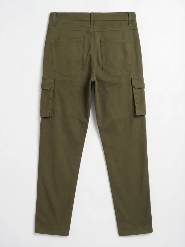Highlander Men Olive Slim Fit Solid Cargo