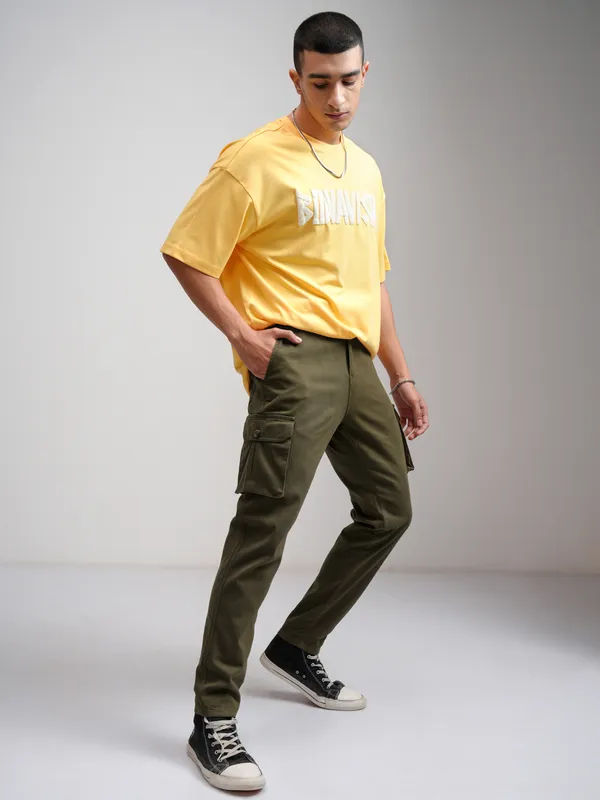 Highlander Men Olive Slim Fit Solid Cargo