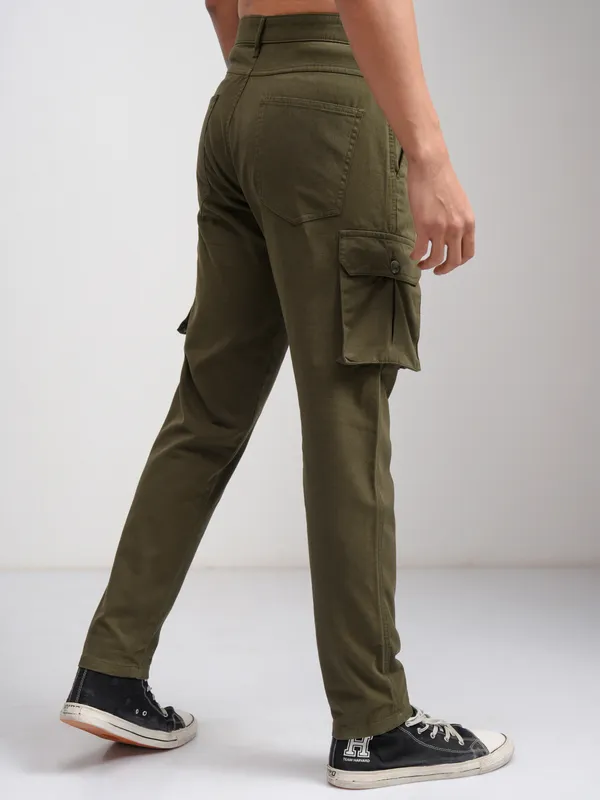 Highlander Men Olive Slim Fit Solid Cargo