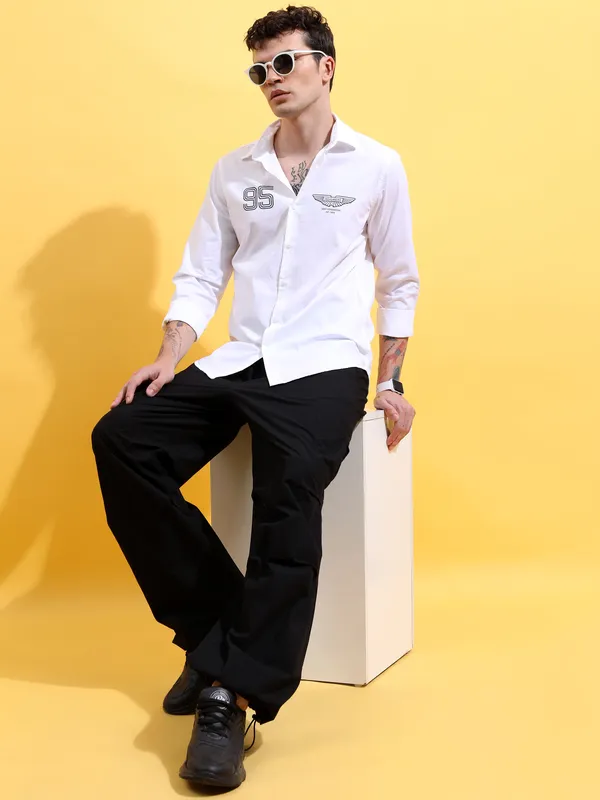 Highlander Men Black Loose Fit Solid Cargo