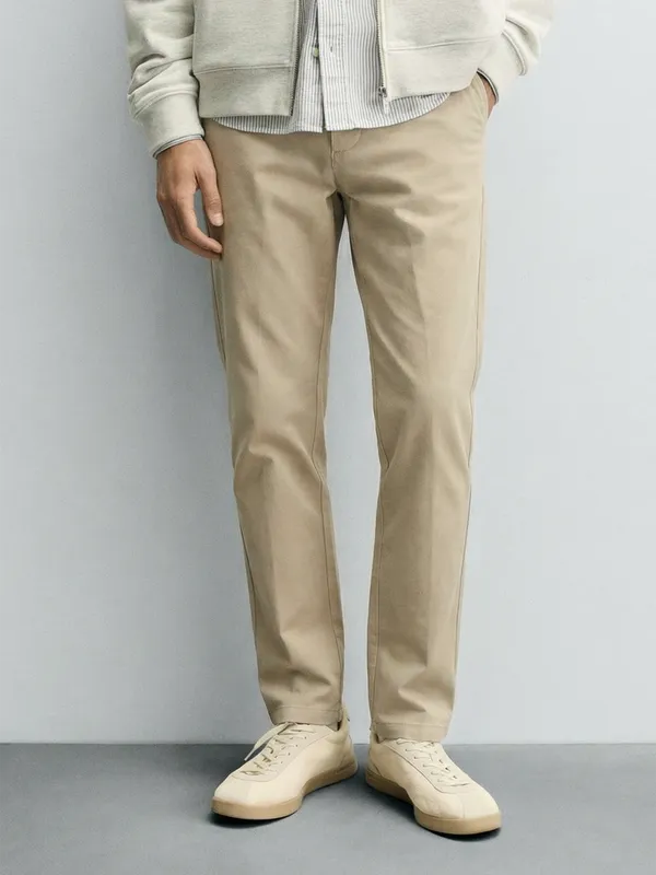 Highlander Men Beige Regular Fit Solid Casual Trouser