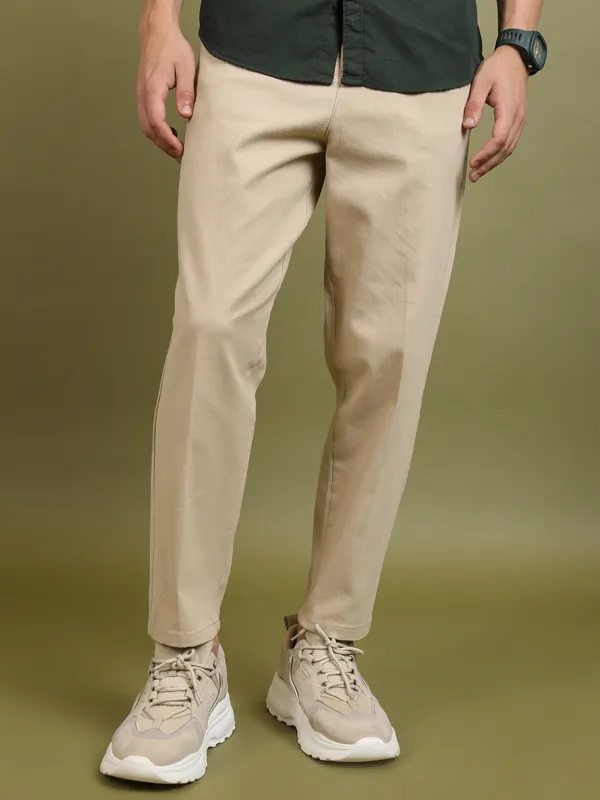 Highlander Men Beige Regular Fit Solid Casual Trouser