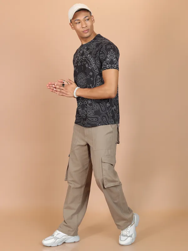 Highlander Men Taupe Regular Fit Solid Cargo