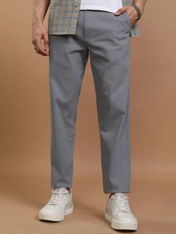 Highlander Men Grey Slim Fit Solid Chinos