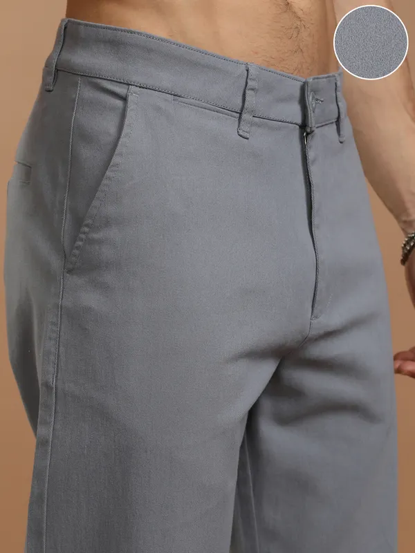 Highlander Men Grey Slim Fit Solid Chinos