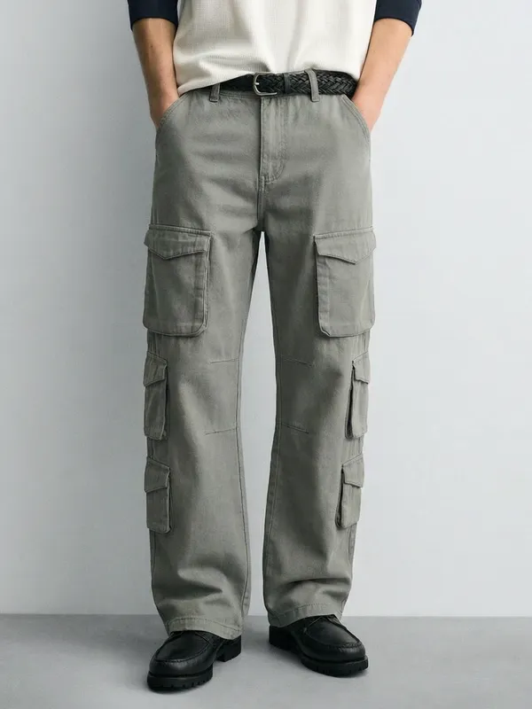 Highlander Men Grey Straight Fit Solid Cargo