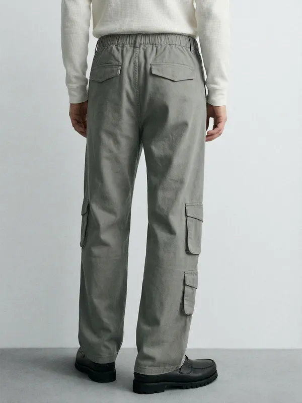 Highlander Men Grey Straight Fit Solid Cargo