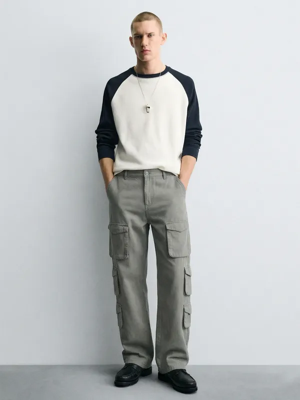 Highlander Men Grey Straight Fit Solid Cargo