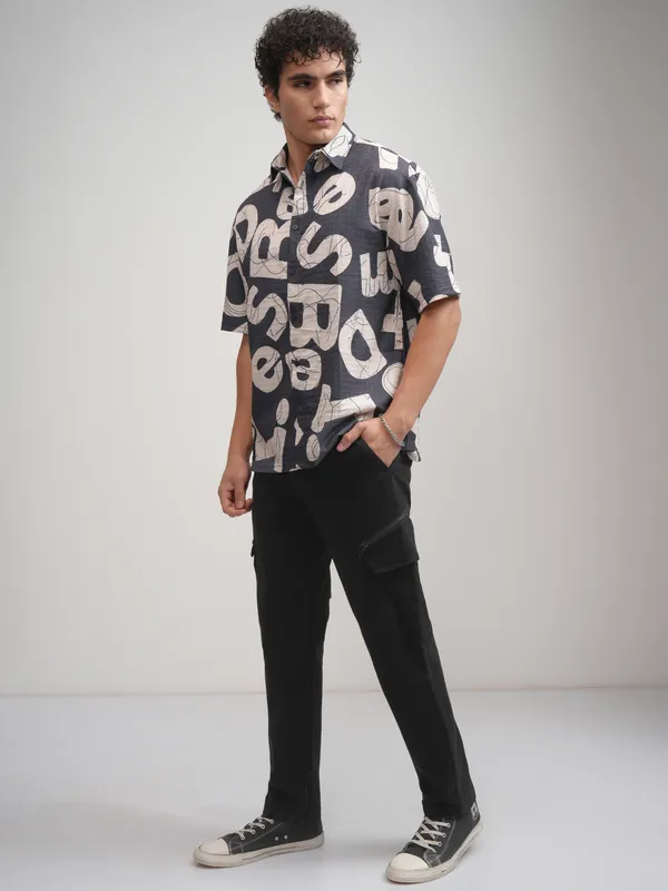 Highlander Men Black Slim Fit Solid Cargos