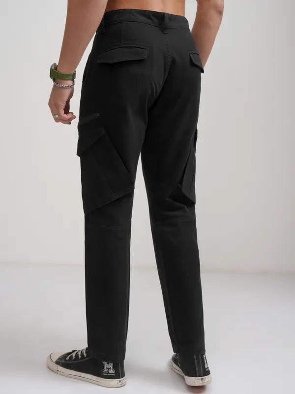 Highlander Men Black Slim Fit Solid Cargos