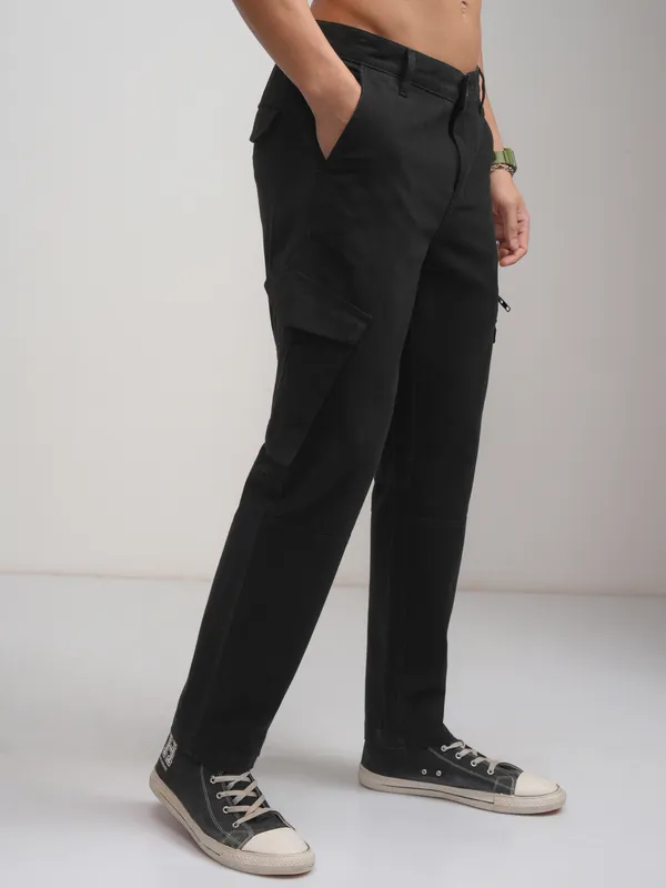 Highlander Men Black Slim Fit Solid Cargos